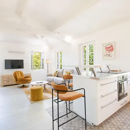Riviera Apartment *